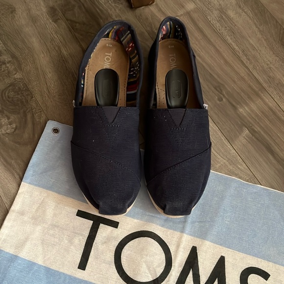 Toms Navy Blue loafers women size 6 - Picture 1 of 11